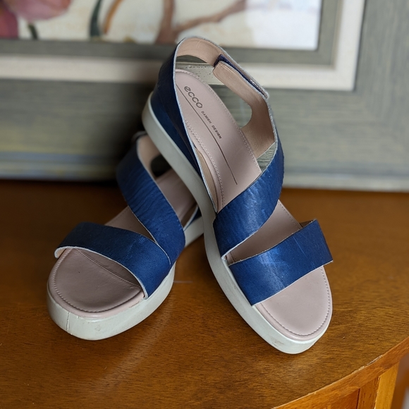ecco blue sandals